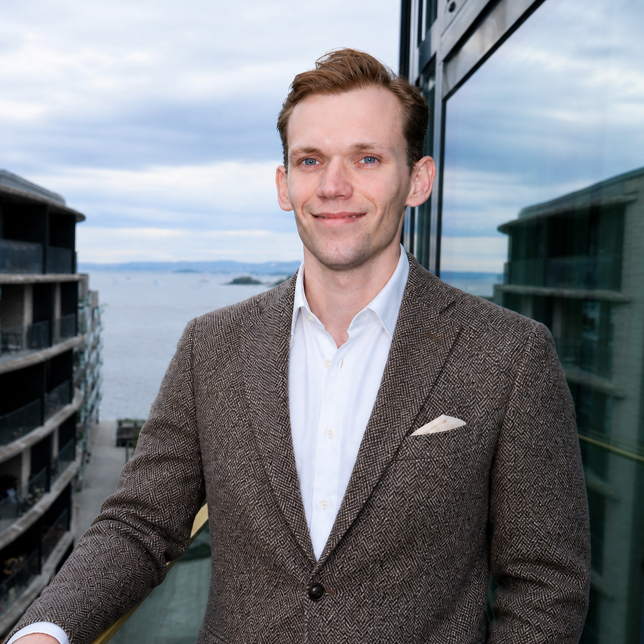 Portrait of Trym Håkansson standing by the waterfront.